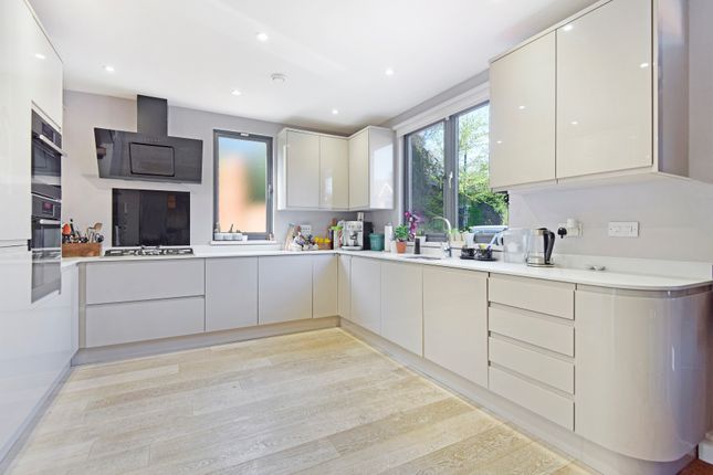 2, Dovercourt Gardens, Stanmore photo 4