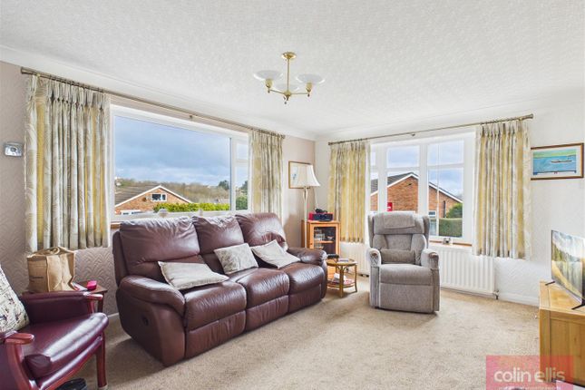 19, Osgodby Hall Road, Scarborough photo 2