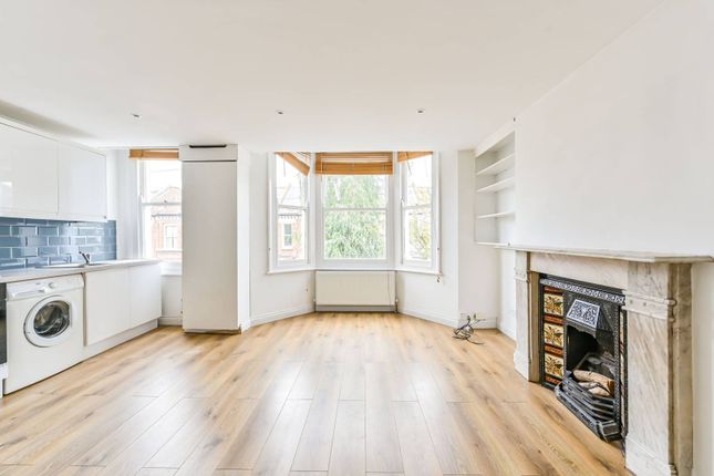 Flat for sale in Stormont Road, Clapham Common North Side, London