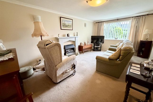9, Thirsk Drive, Leeds photo 3