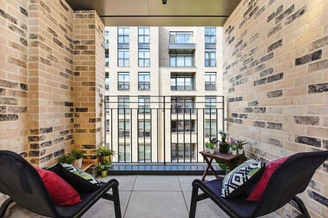 Flat 25, 75, Lismore Boulevard, London photo 3