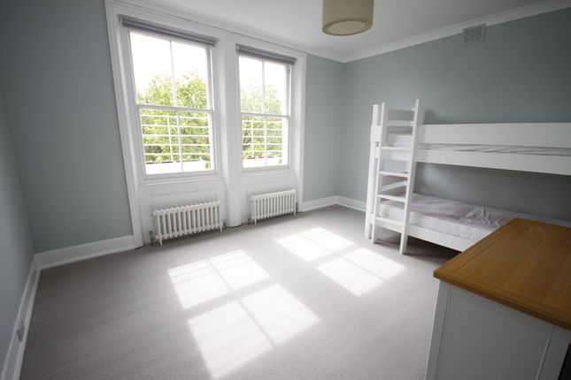 Flat to rent in Granville Park, London