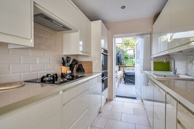 14 Highfield Road, Petersfield photo 3