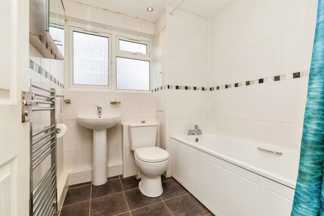 Flat for sale in Bishport Avenue, Bristol