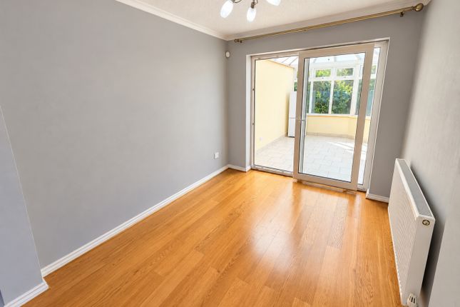 24, Oving Close, Luton photo 4