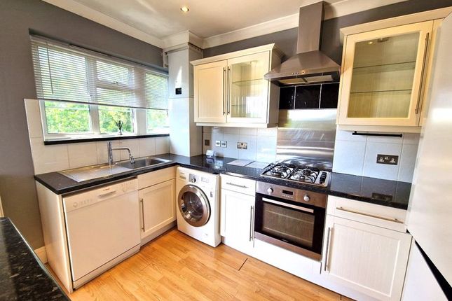 6a Nugents Court, St Thomas Drive, Hatch End photo 2