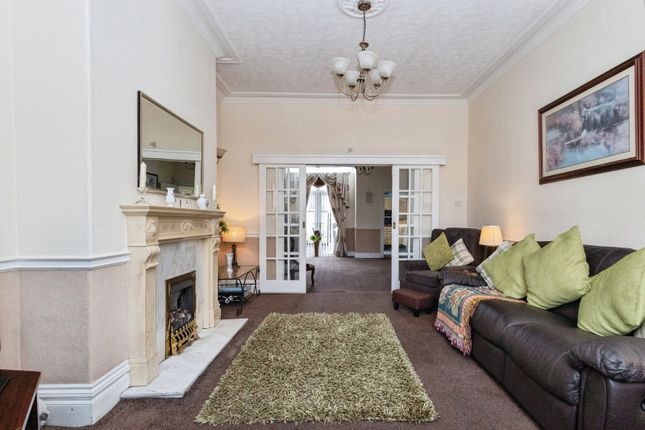 32, Crowthorn Road, Greater Manchester photo 4