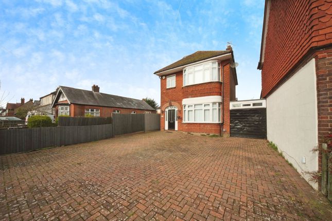 Thumbnail Detached house for sale in Lothair Road, Luton