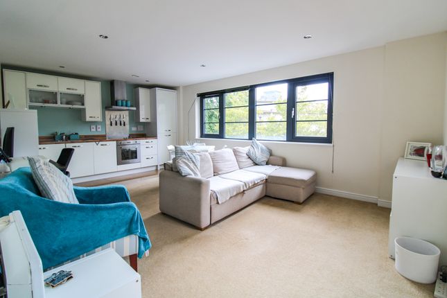 33 Wessex Court, Kestrel Road, Farnborough photo 2