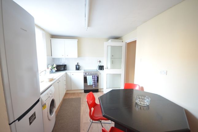 Town house to rent in Blackthorn Street, London