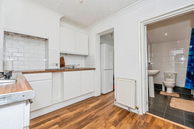 48, High Street, South Ockendon photo 3