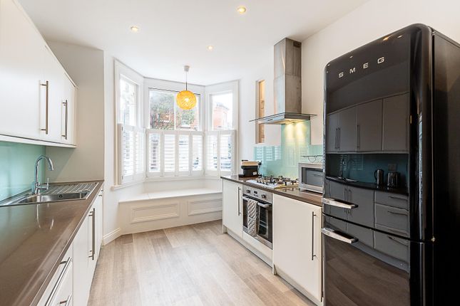 Upper Maisonette, IPSE2, Upcerne Road, 48, London photo 5