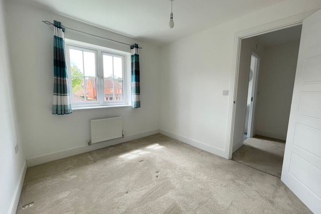 Property to rent in Whittaker Drive, Horley