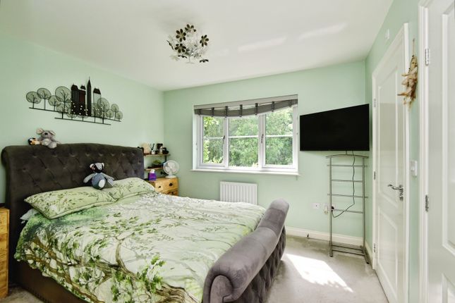 8, Daniel Wells Close, Stoke-on-Trent photo 2