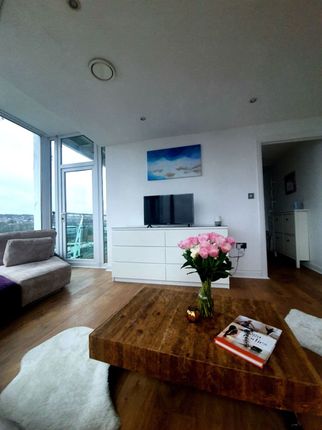Flat to rent in Greens End, London