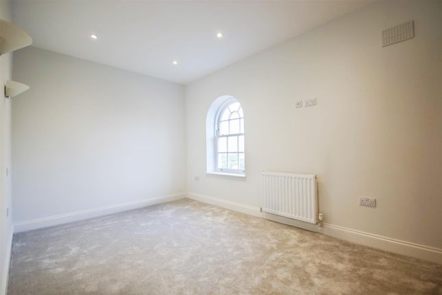Terraced house for sale in Oakfields, Vicarage Road, Newmarket
