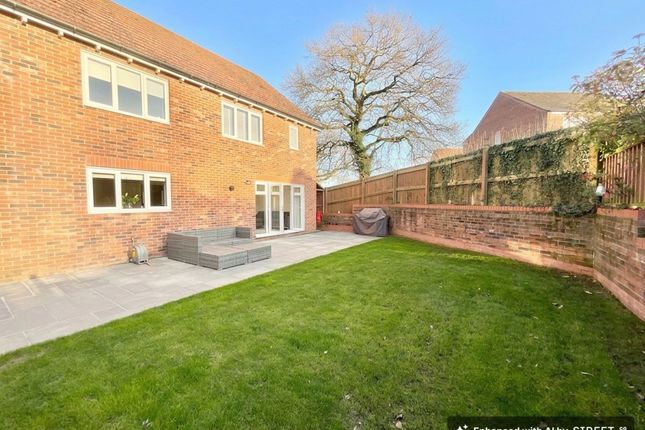 5 Wheelwright Drive, Stafford photo 4