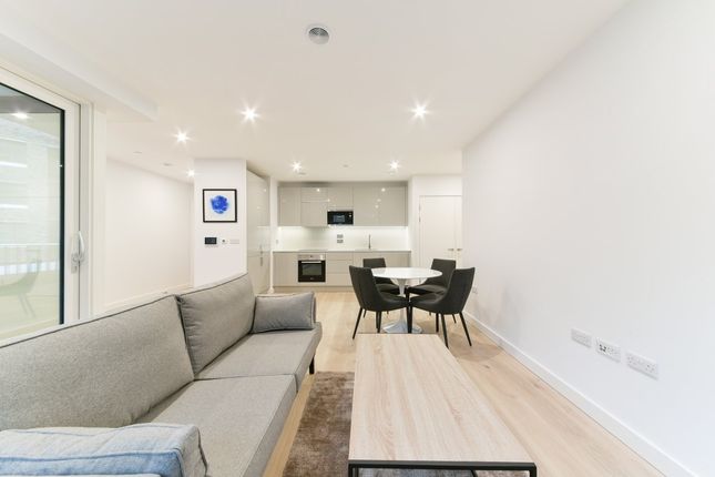 Flat 201 Walton Heights, 143, Walworth Road, London photo 3