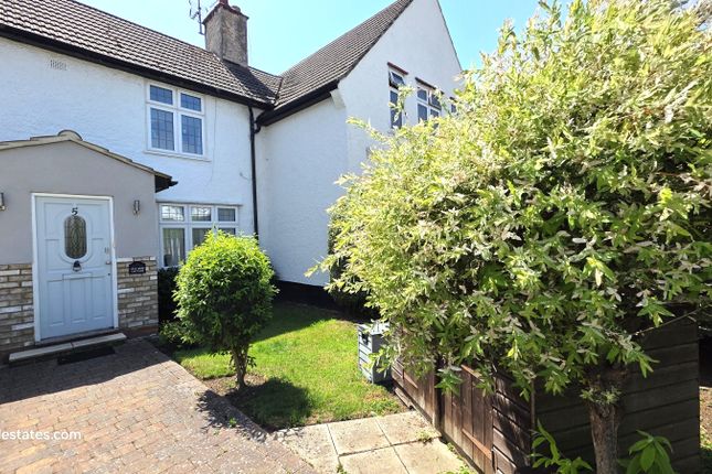 5 Bourn Avenue, East Barnet photo 2