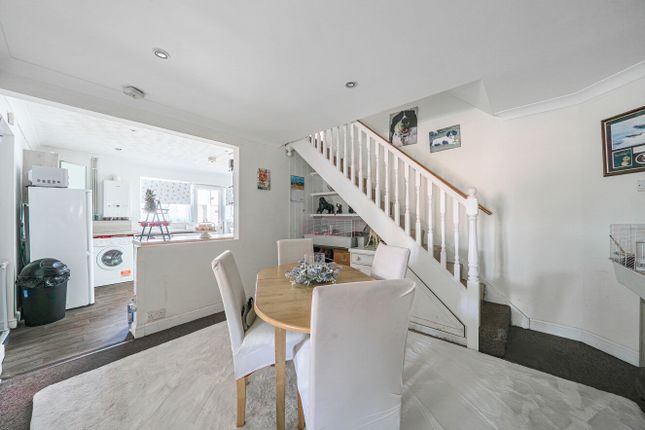 36, Downsview Avenue, Woking photo 3