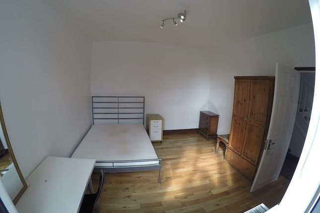 Brownlow Road Bounds Green N11 Room To Rent 31341229