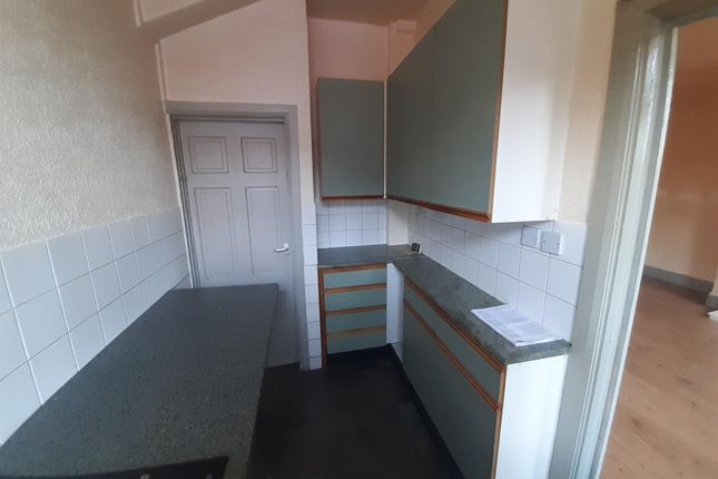 18, Barton Grove, Leeds photo 2