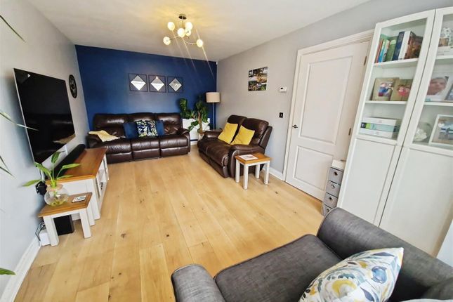 22, Irelands Croft Close, Sandbach photo 4