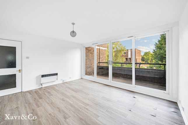 15, Julius Court, Brentford photo 4