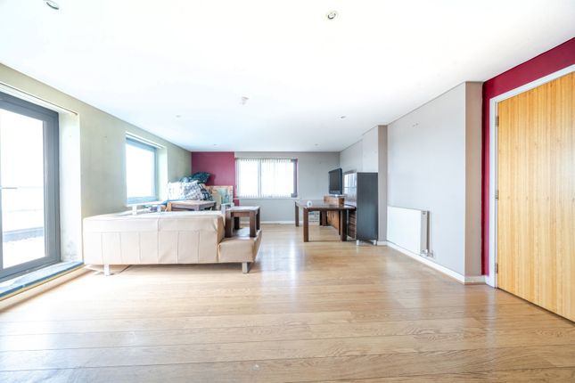 Flat 60, Lovelace House 96-122,, Uxbridge Road, London photo 4