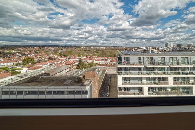 Flat to rent in Capitol Way, Edgware