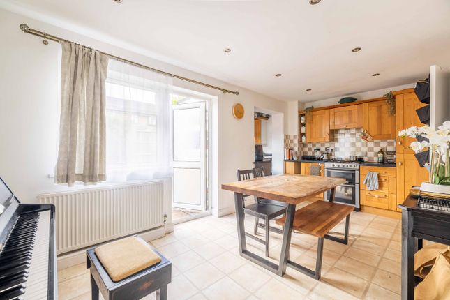 21 Lent Green Lane, Burnham photo 4