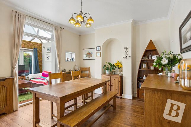 9, Howard Road, Upminster photo 4