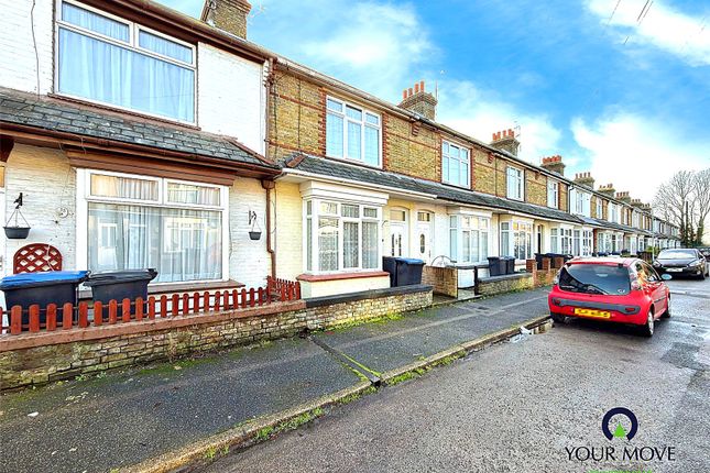 3-bed terraced on Cheriton Avenue, Kent, £1,350/mo