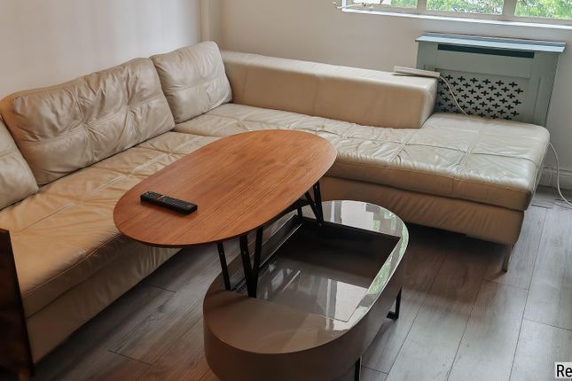 Flat 25, Romney Court, London photo 2