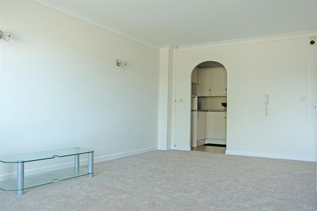 Flat 4 Homeborough House, Brinton Lane, Southampton photo 5