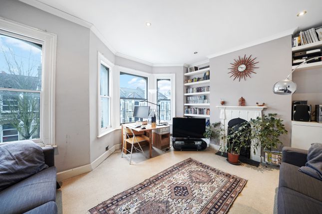 Maisonette for sale in Corrance Road, Clapham, London