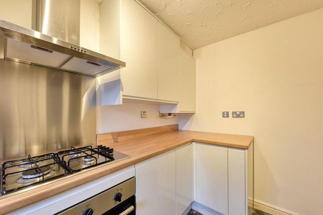 14, Lawrence Avenue, Nottingham photo 5