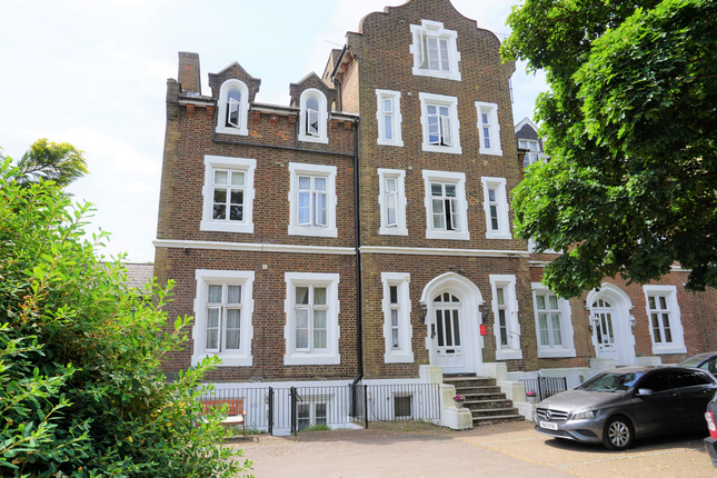 2-bed flat on 9 59 Upton Park, Slough, £225,000