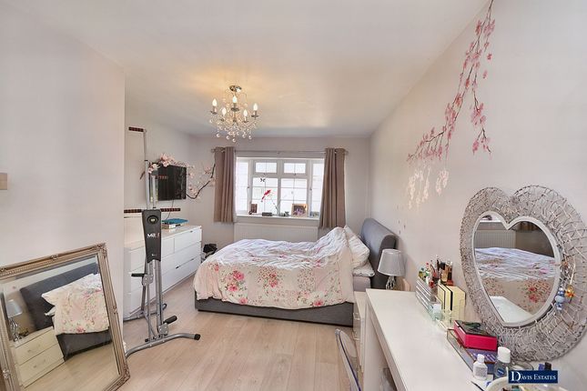 Detached house for sale in Yevele Way, Emerson Park, Hornchurch