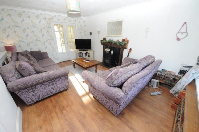 29, Peveril Mount, Bradford photo 4
