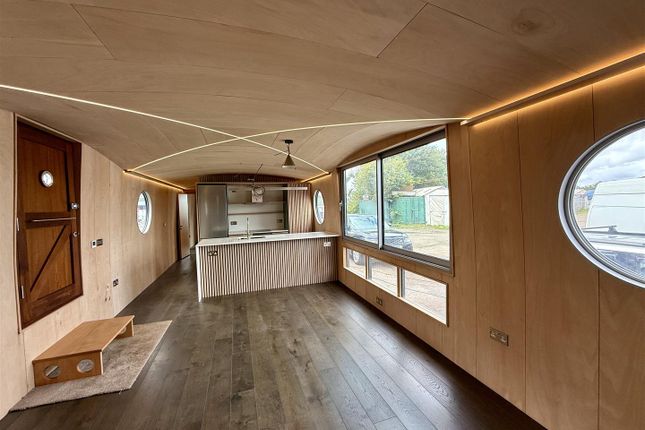House Boat, Admiral Walk, London photo 4