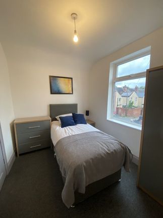 Thumbnail Room to rent in Hexthorpe Road, Room Two, Doncaster