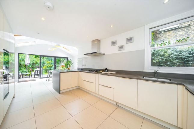 68, Hamilton Road, London photo 3