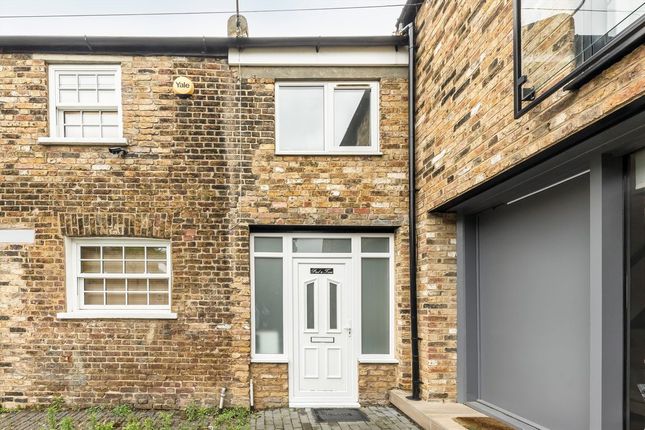 2-bed house on Theodore Road, London, £2,200/mo