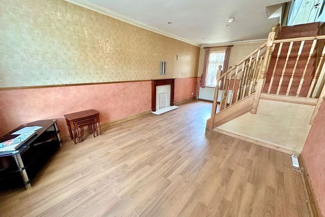 Terraced house for sale in Castle Road, Grays