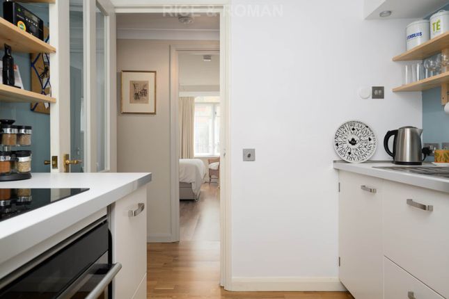 Flat 6, Clear Water House, Grosvenor Road, Richmond photo 3