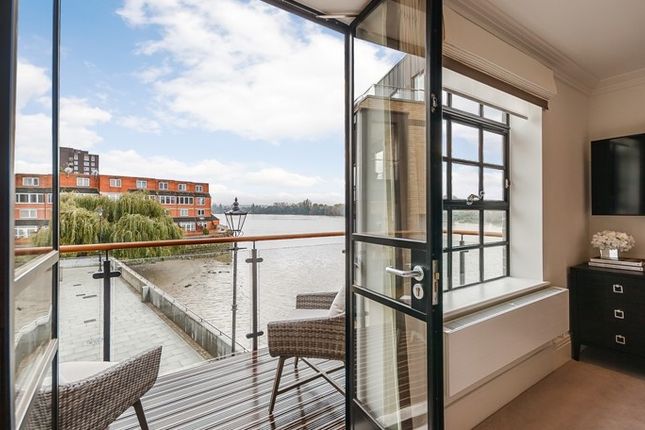 Thumbnail Town house to rent in Rainville Road, Palace Wharf
