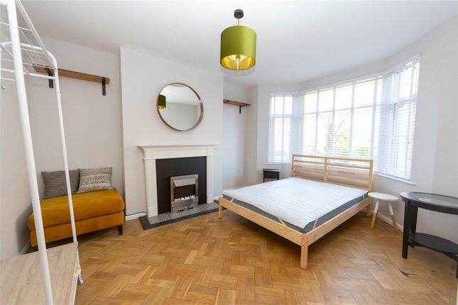 3, King George V Drive West, Cardiff photo 4