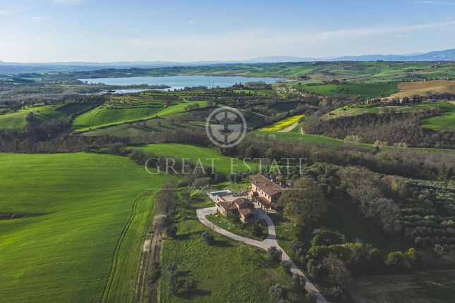 Thumbnail Villa for sale in Castiglione Del Lago, Perugia, Umbria
