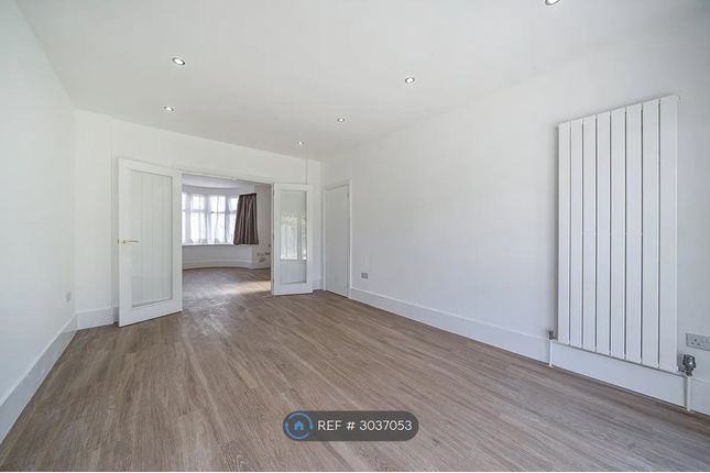 Selvage Lane, Mill Hill, London photo 3